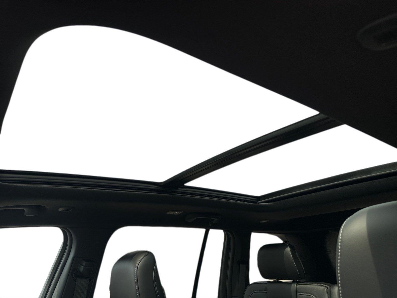 New 2026 Bright White Clear-Coat Exterior Paint Jeep Limited Reserve image 19