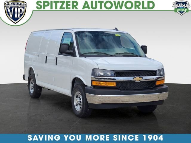New 2025 Summit White Chevrolet WT image 3