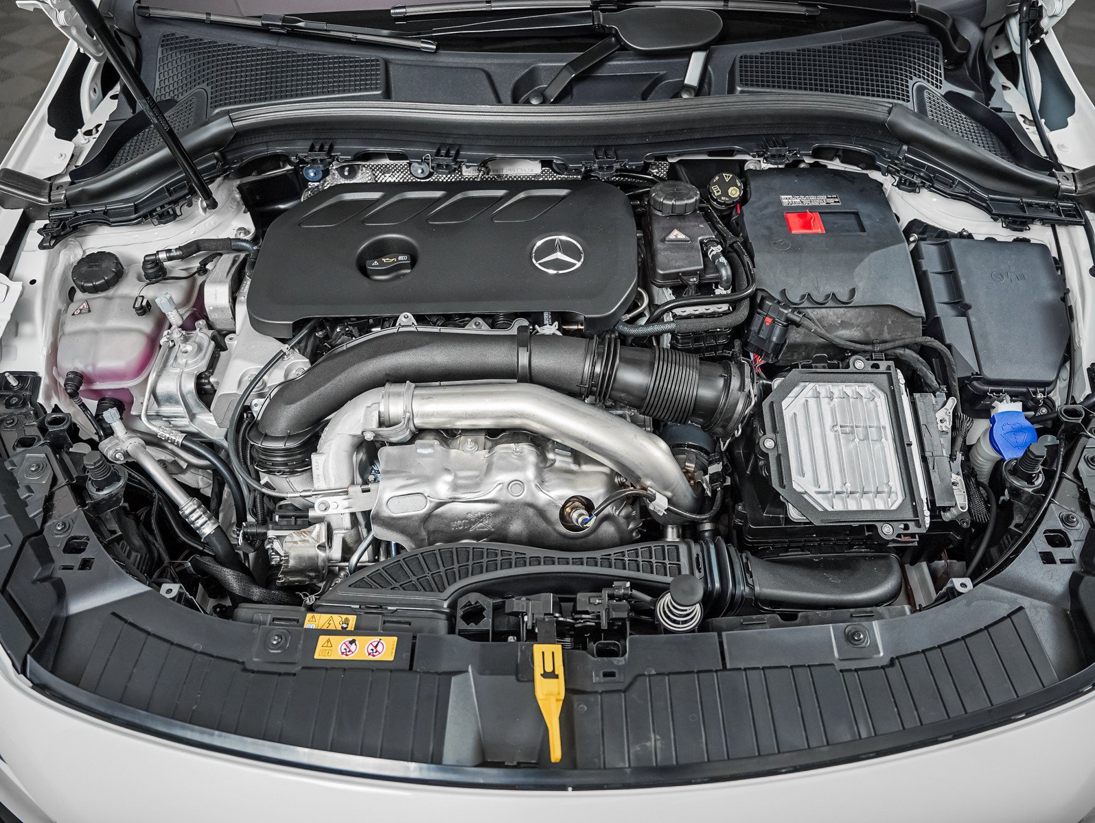 New 2026 Polar White Mercedes-Benz GLA 250 image 2