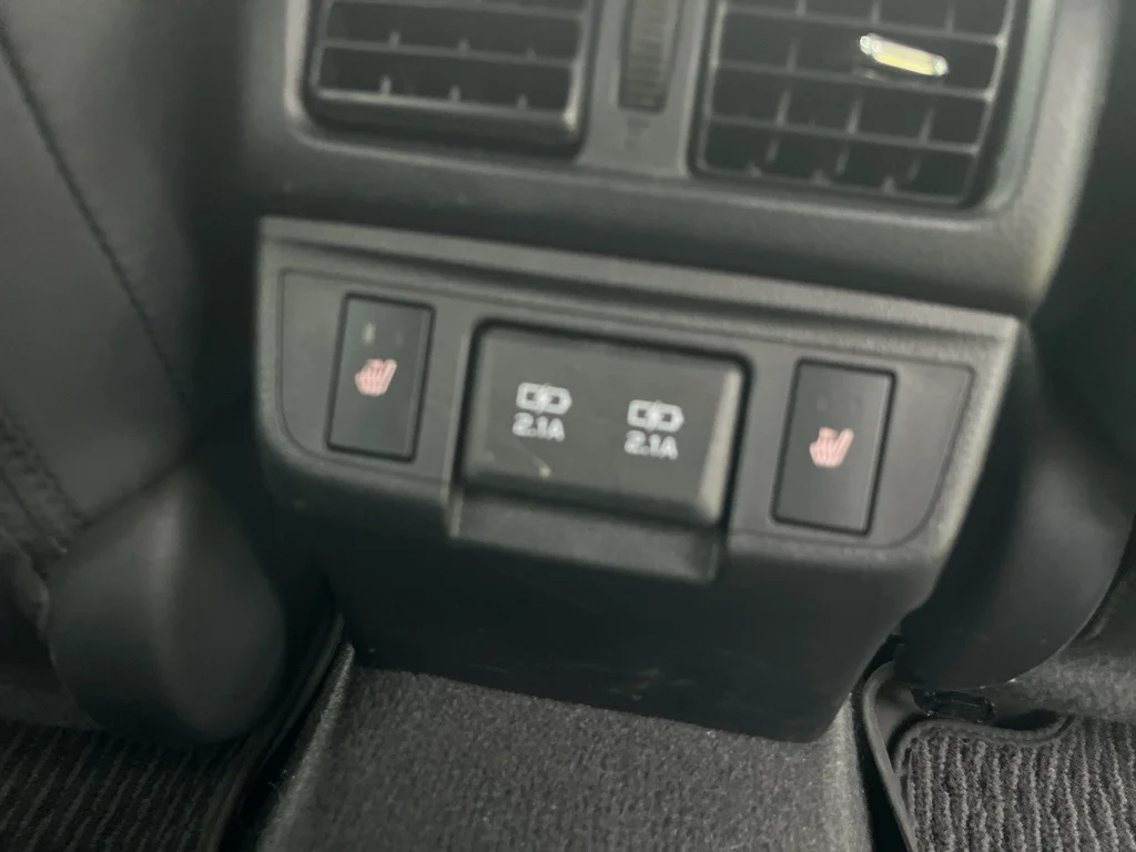 Used 2019 Ice Silver Metallic Subaru Limited image 6