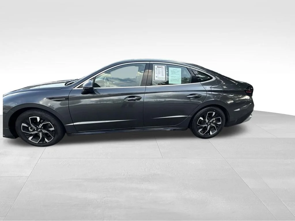 Used 2025 Gray Hyundai SEL image 2
