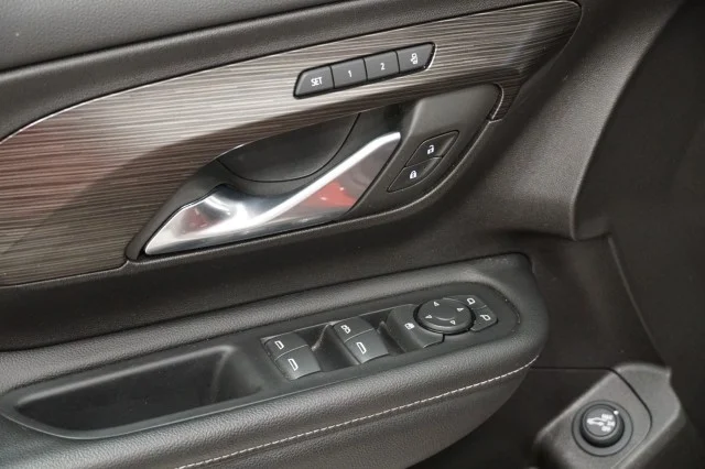 Used 2024  GMC SLT image 20
