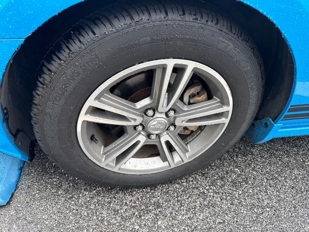 Used 2013 Blue Ford V6 Premium image 2