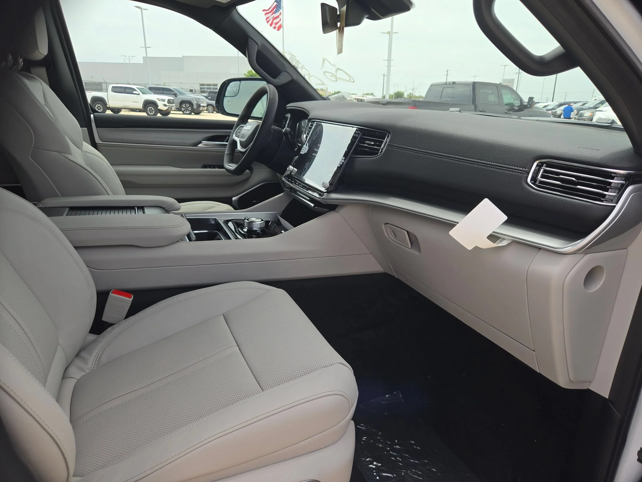 New 2026 Bright White Clearcoat Jeep  image 24