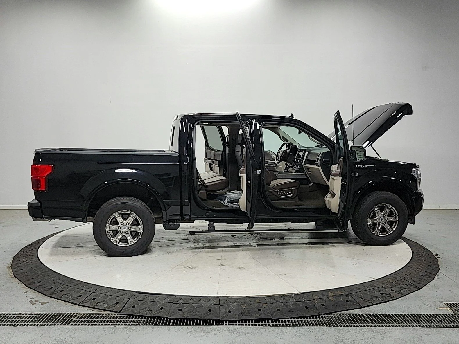 Used 2020 Black Ford Limited image 16