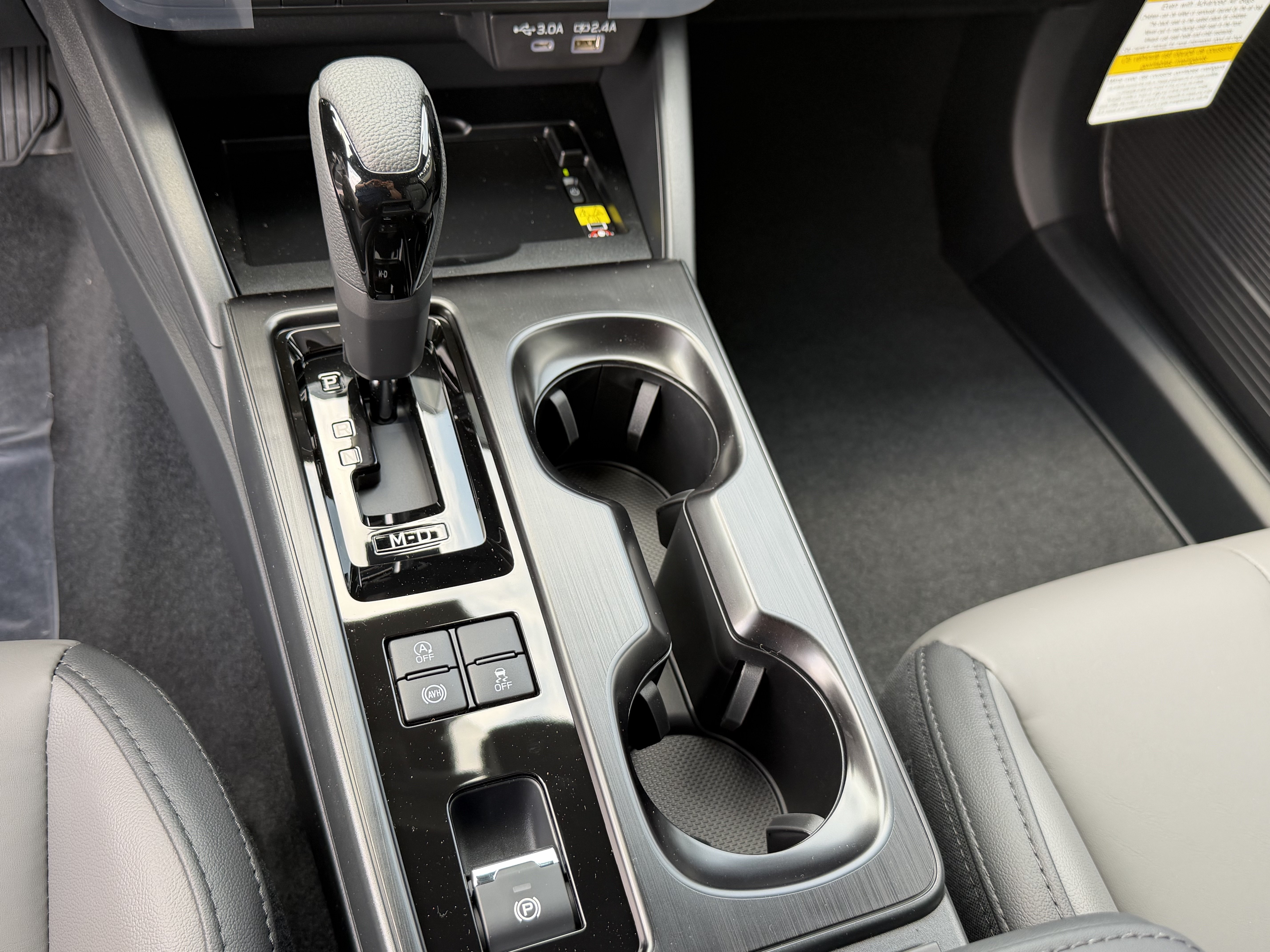 New 2026 CRYSTAL WHITE PEARL Subaru Premium image 29