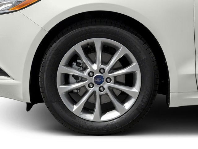 Used 2017 White Platinum Ford SE image 11