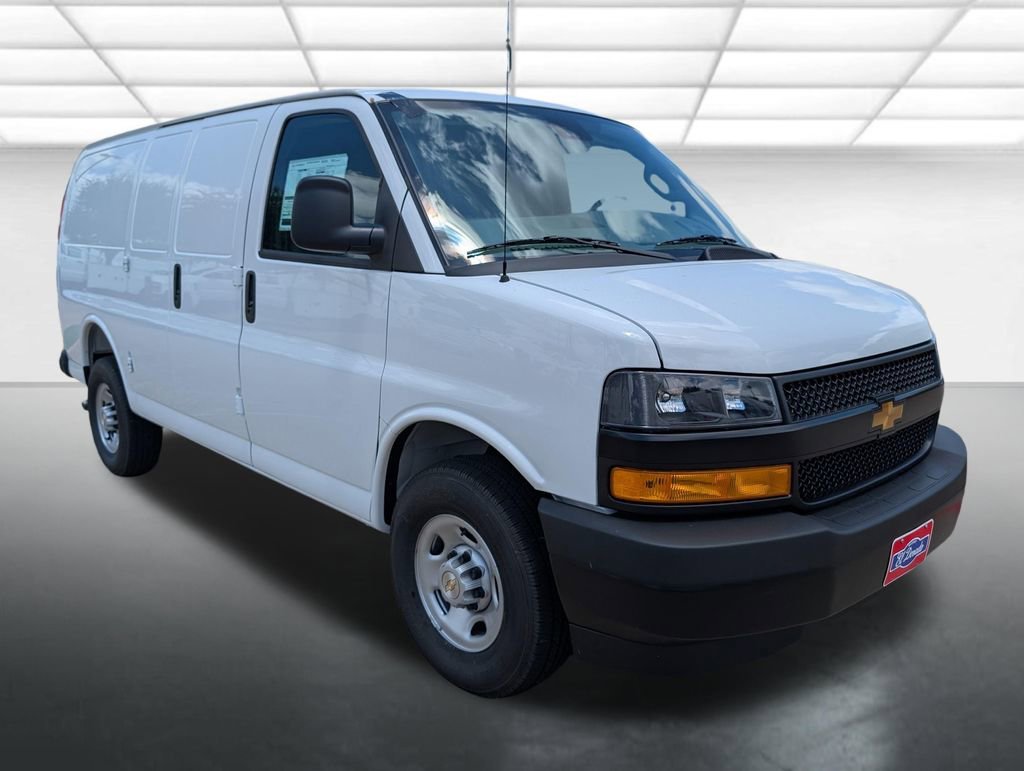 New 2026 Summit White Chevrolet WT image 1