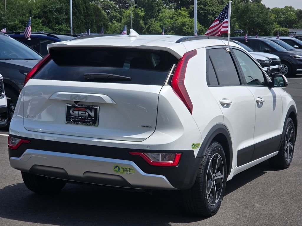 Used 2023 White Kia EX image 4