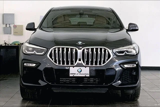 Used 2021 Arctic Grey Metallic BMW sDrive40i image 3