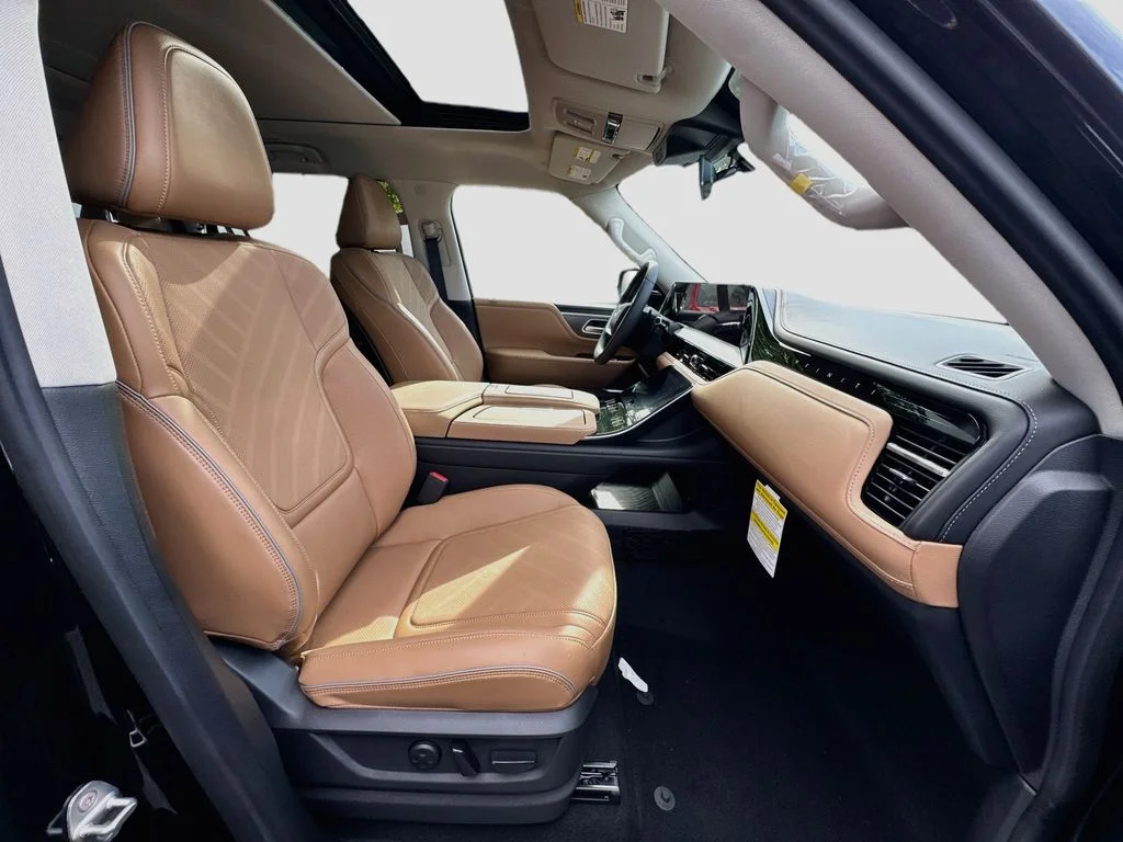 New 2027 BLACK OBSIDIAN INFINITI Luxe 2WD image 31