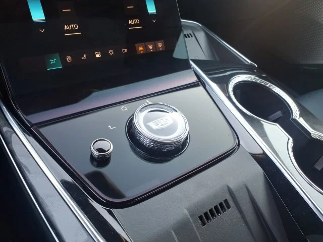 Used 2026 Luna Metallic (No longer available to order) Cadillac Premium Luxury image 21