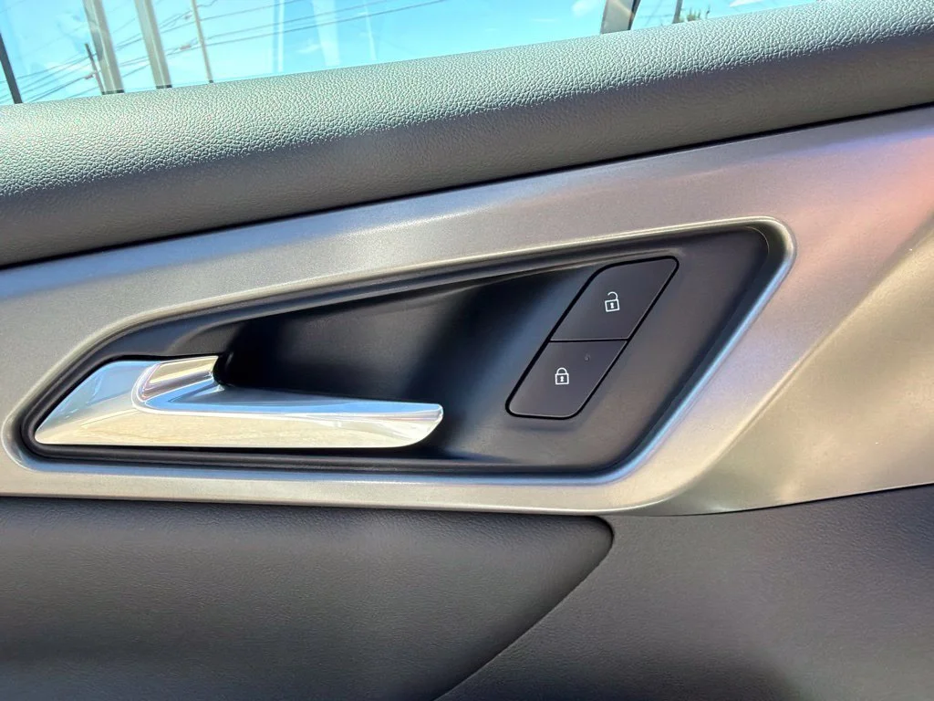 New 2027 Summit White Chevrolet LT image 12