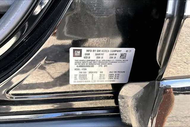 Used 2022 Black Buick Select image 35