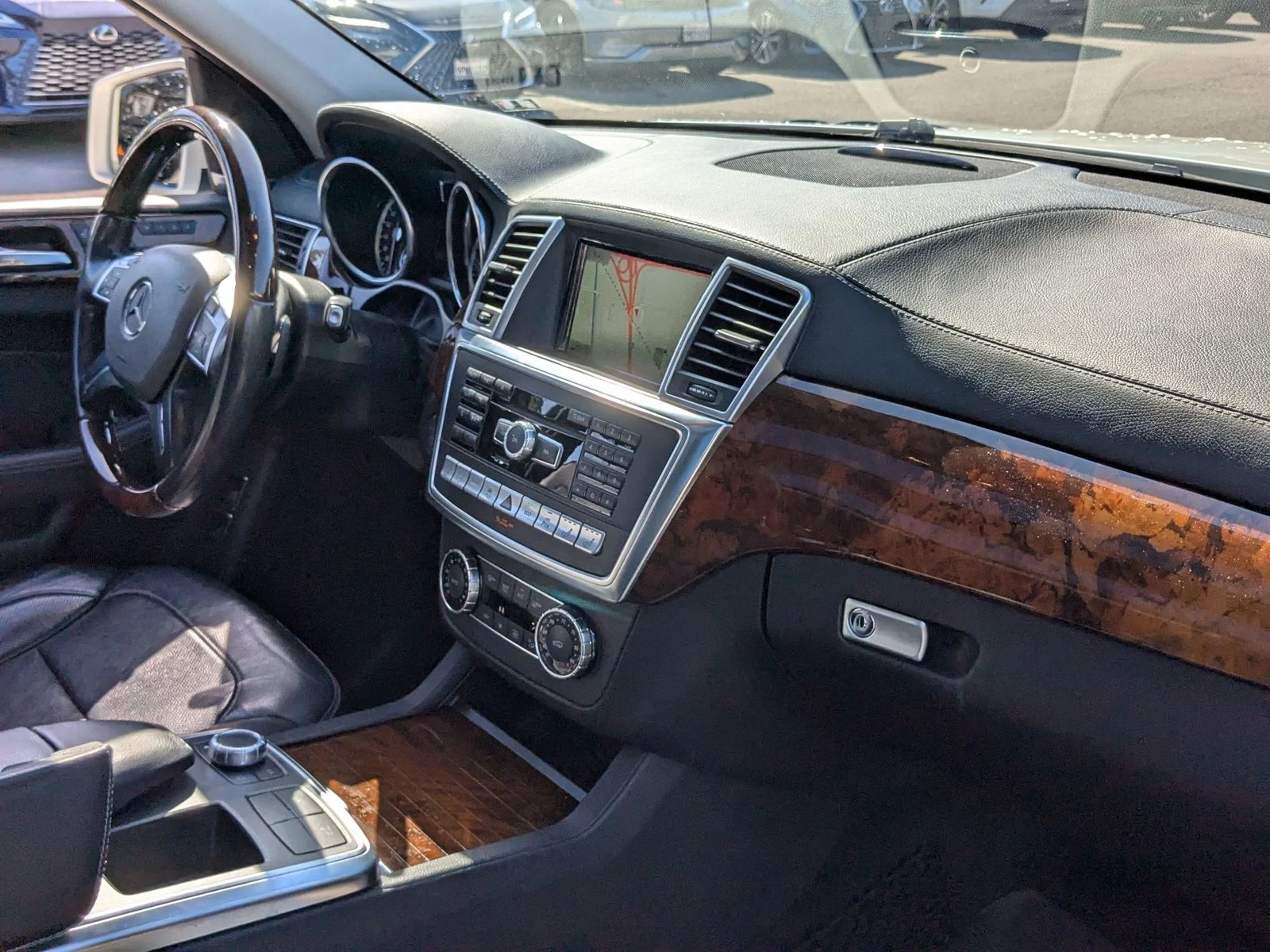 Used 2015 Diamond White Metallic Mercedes-Benz GL 450 image 22