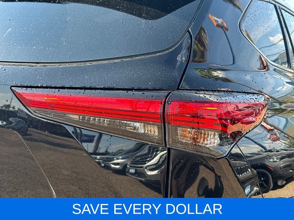 Used 2023 Black Toyota L image 6