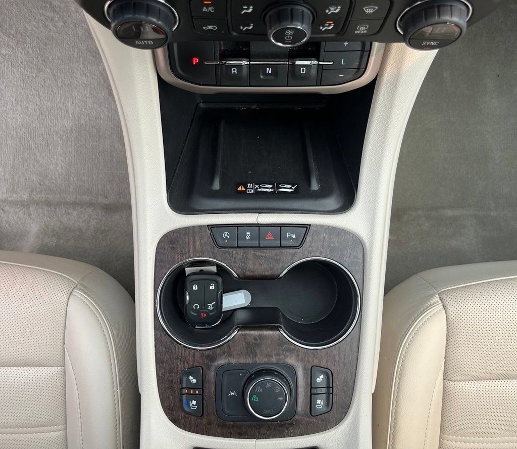 Used 2023 White Frost Tricoat GMC Denali image 24
