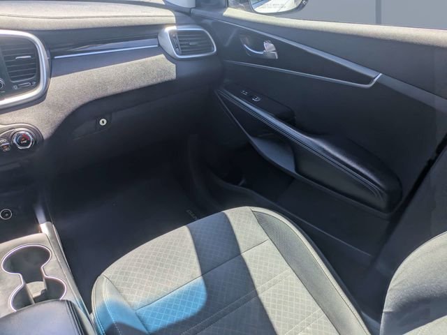 Used 2018 White Kia LX image 17