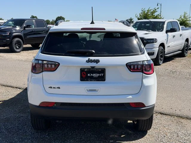 New 2026 Bright White Clearcoat Jeep Latitude image 7