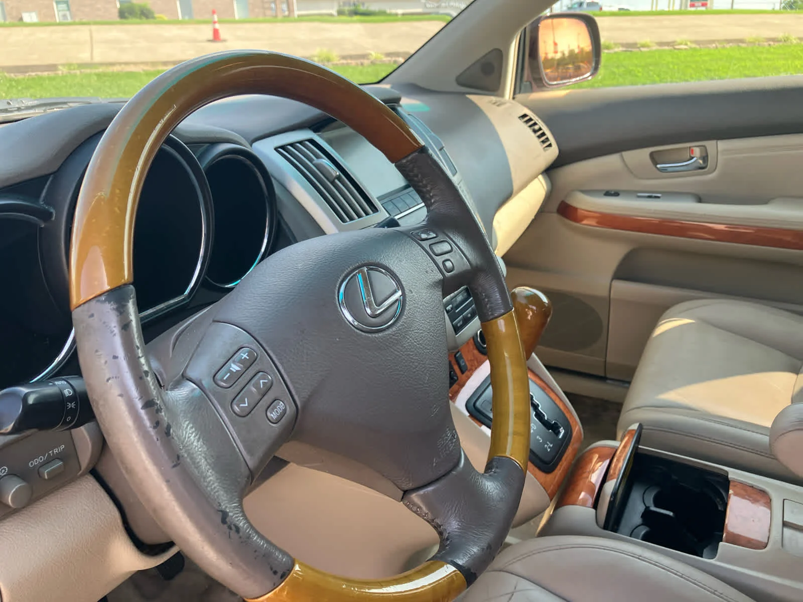 Used 2008 Brandy Wine Mica Lexus  image 9
