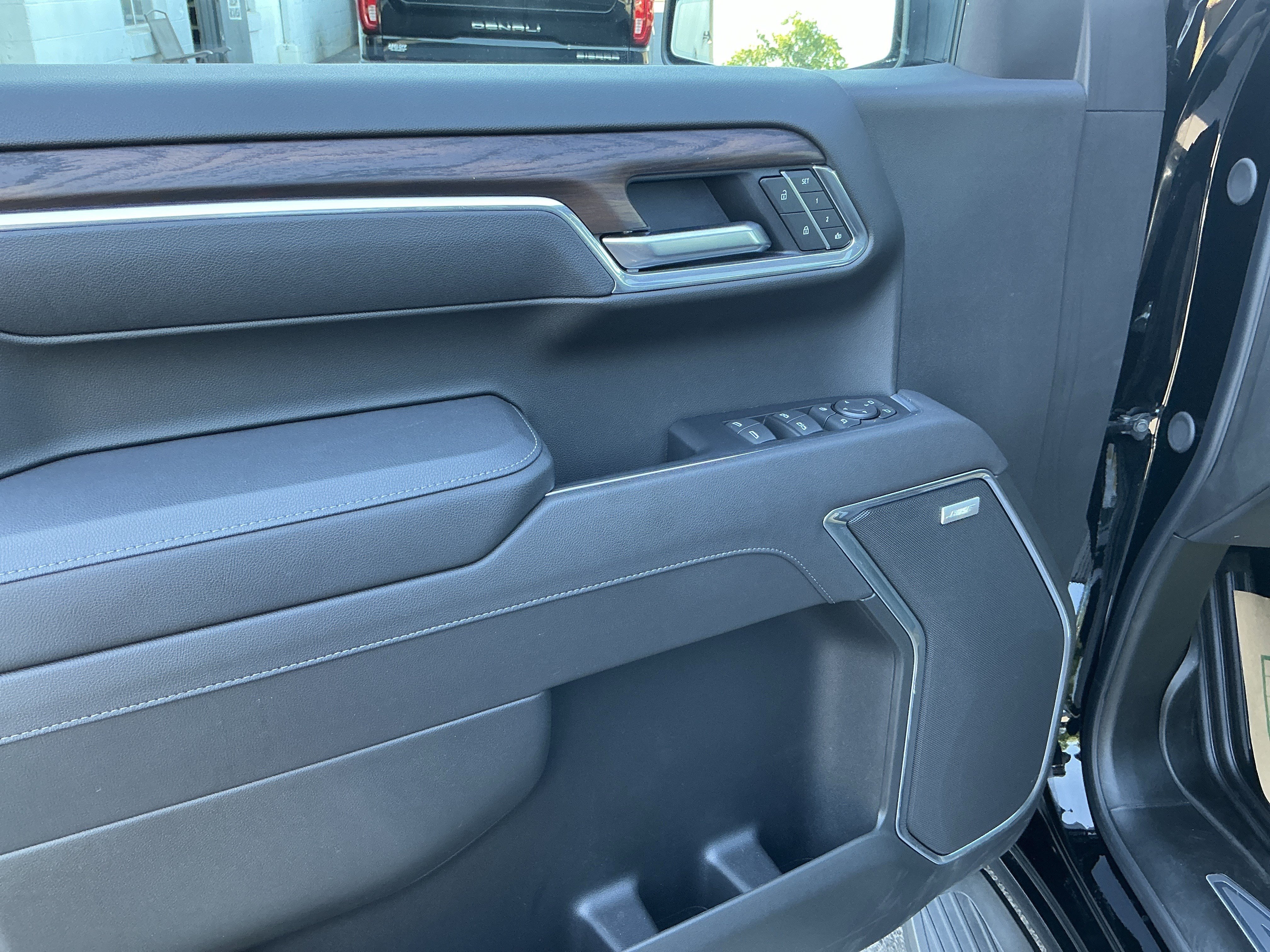 Used 2025 Onyx Black GMC SLT image 13