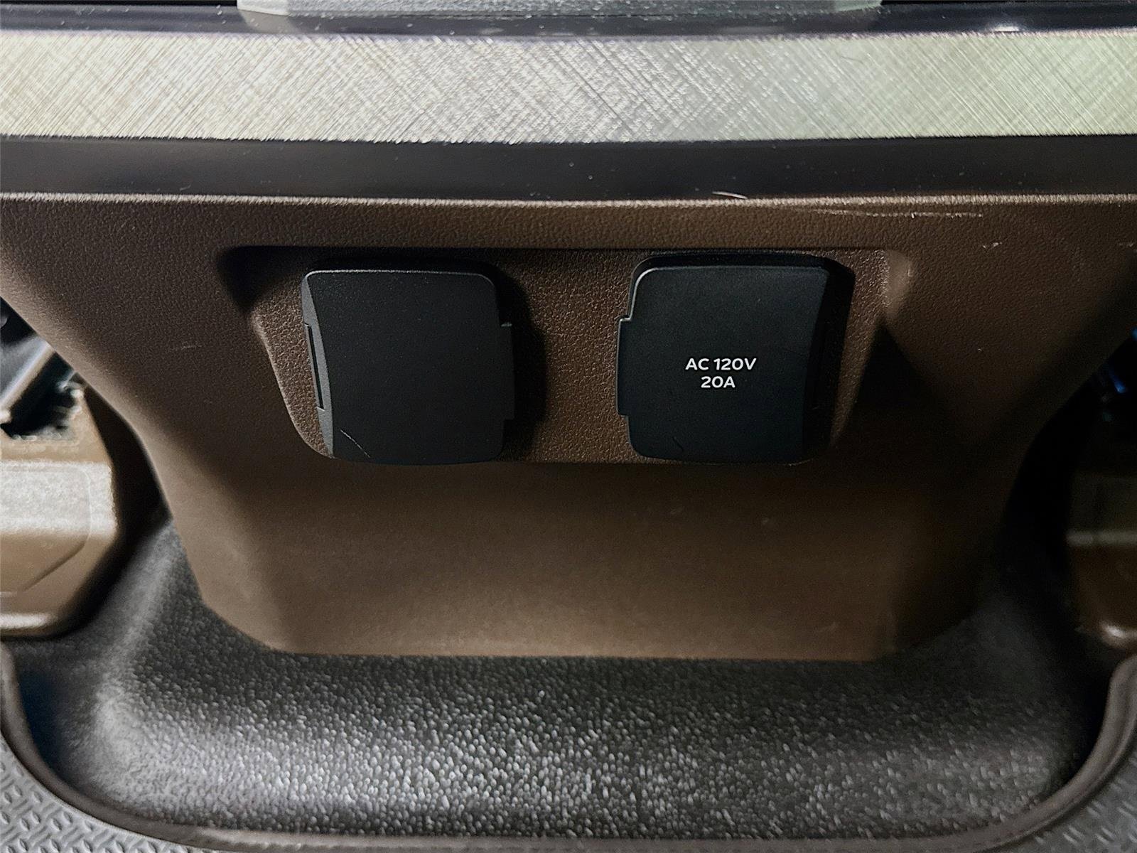 Used 2024 White Metallic Ford King Ranch image 28