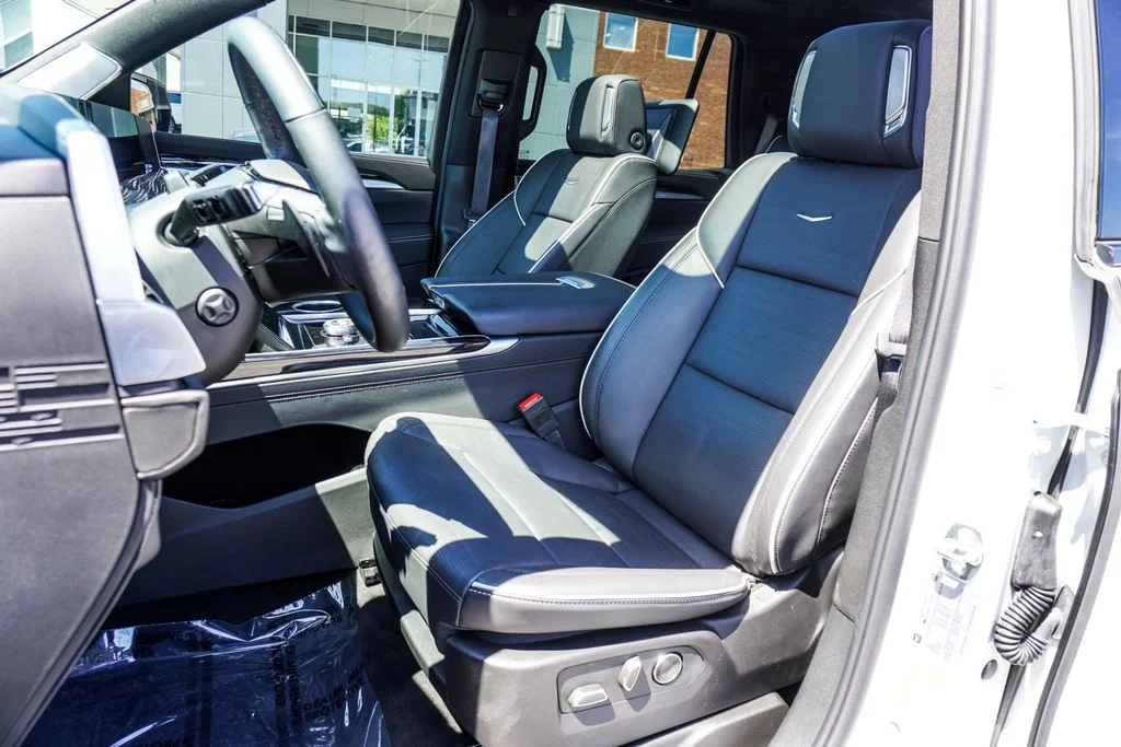 Used 2025 White Cadillac Sport image 6
