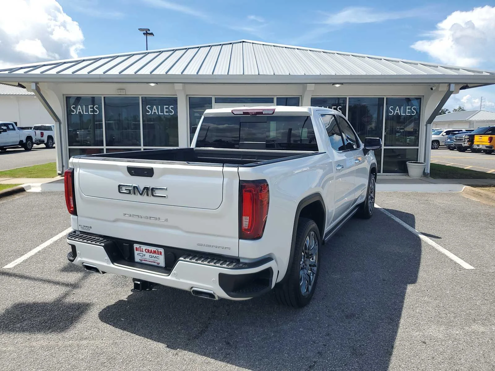 Used 2023 White Frost Tricoat GMC Denali Ultimate image 6