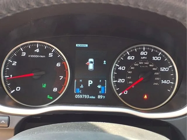 Used 2024  Mitsubishi SE image 11
