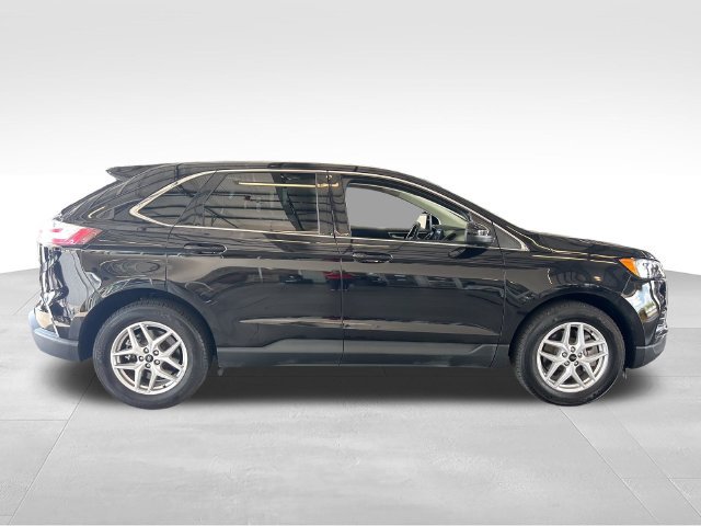 Used 2023 Black Ford SEL image 6