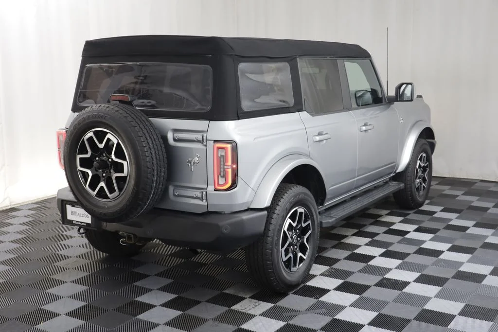 Used 2023 Silver Ford Outer Banks image 18