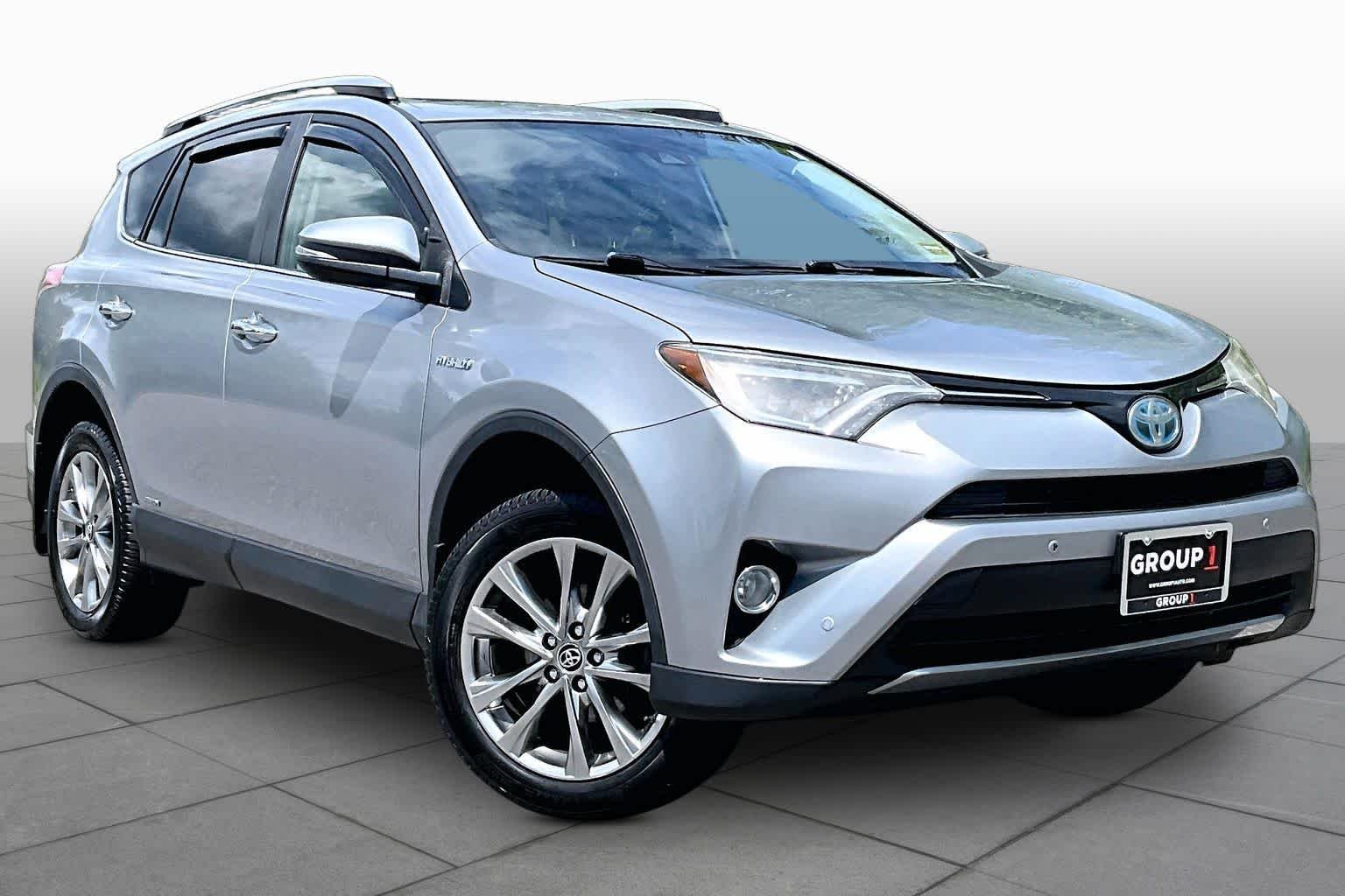 Used 2017 Silver Sky Metallic Toyota Limited image 3
