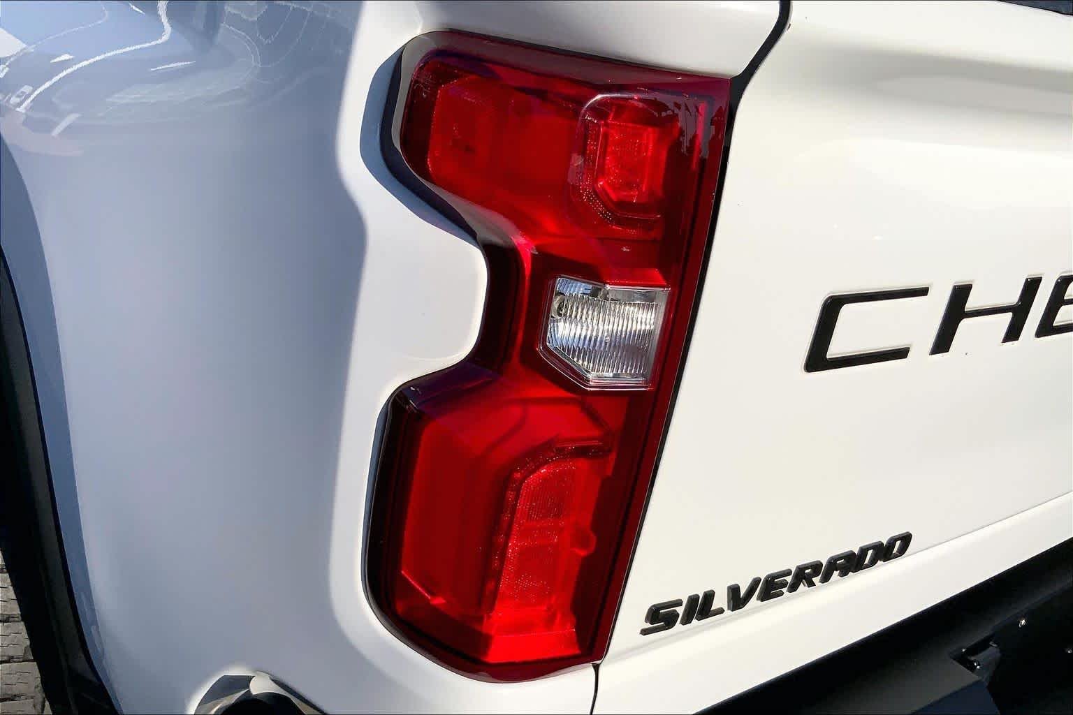 Used 2021 Summit White Chevrolet High Country image 28