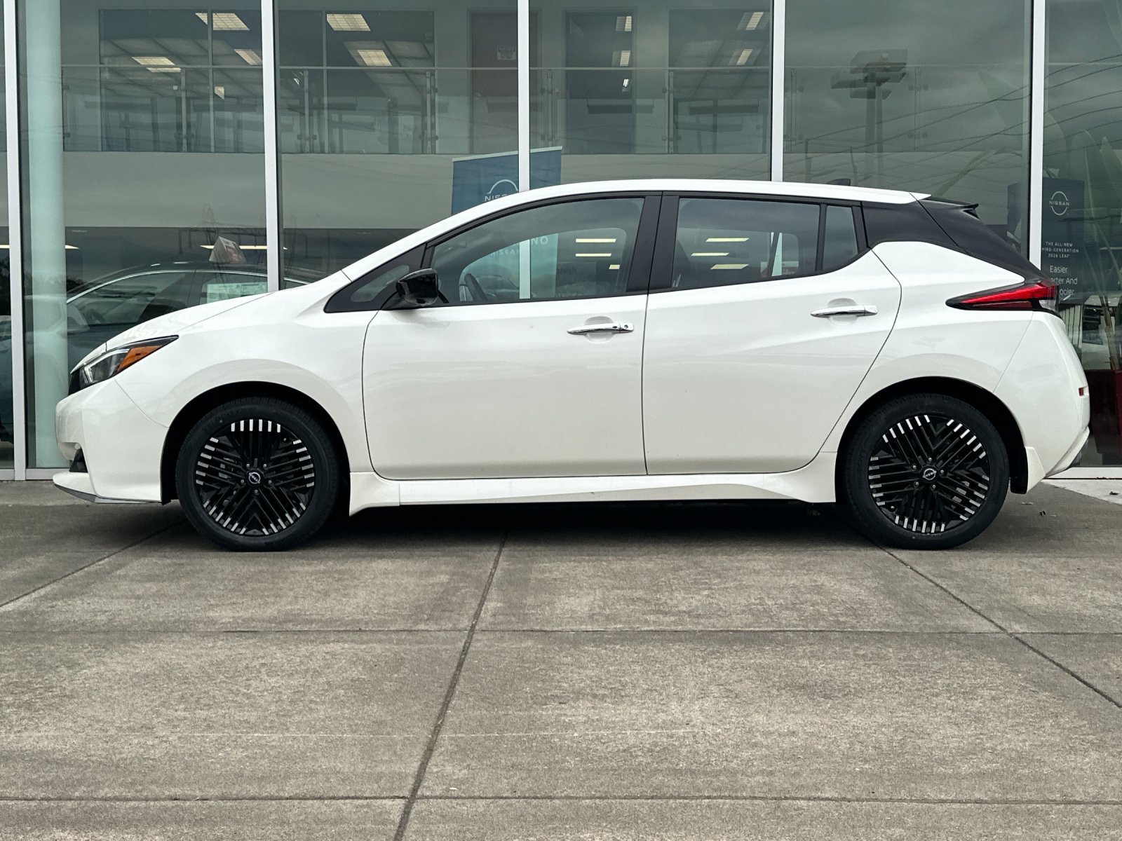 Used 2025 Super Black/Pearl White Nissan SV Plus image 6