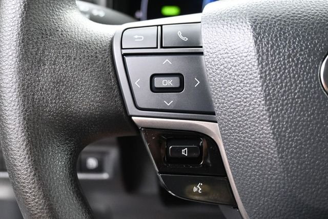 Used 2025 White Toyota LE image 19