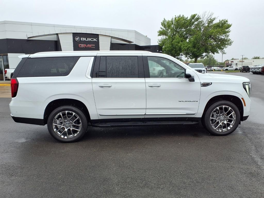 New 2026 Summit White GMC Elevation image 18
