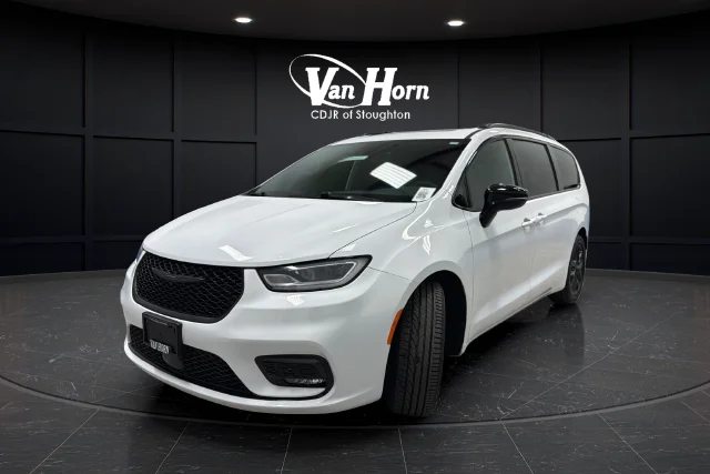 Used 2025 Bright White Clearcoat Chrysler Limited image 3