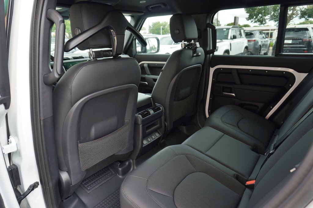 New 2026 Fuji White Land Rover X-Dynamic SE image 26