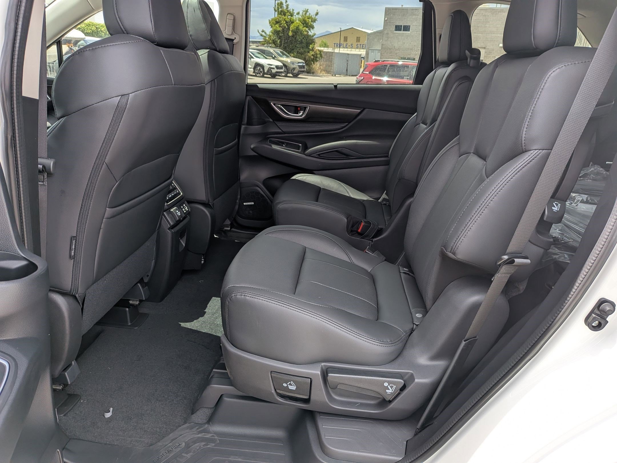 New 2026 CRYSTAL WHITE PEARL Subaru Touring 7-Passenger image 15