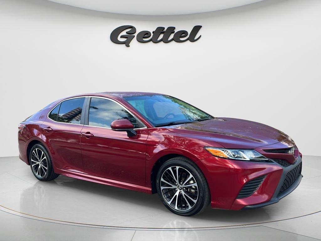 Used 2018 Red Toyota SE image 3