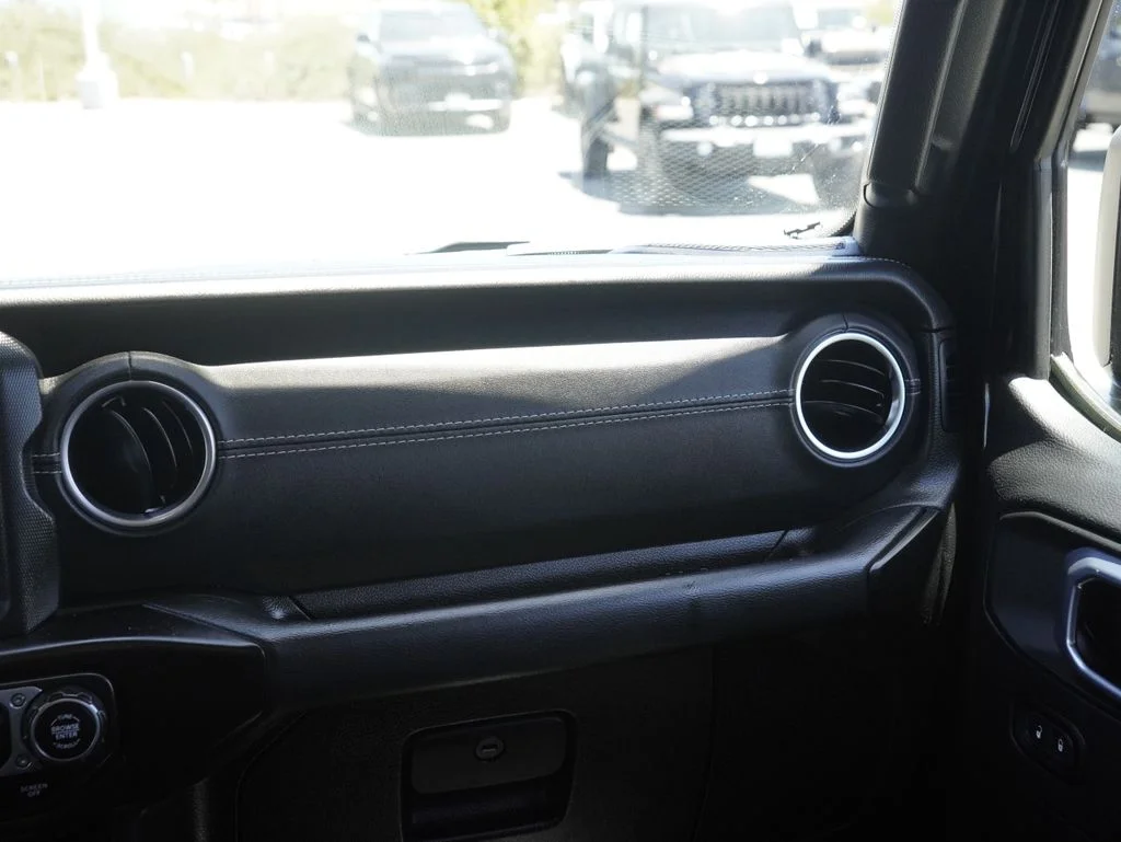 Certified Used 2021 Black Jeep Overland image 34