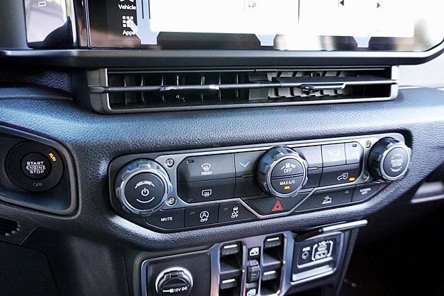 New 2026 Black Clear-Coat Exterior Paint Jeep Sport S image 32