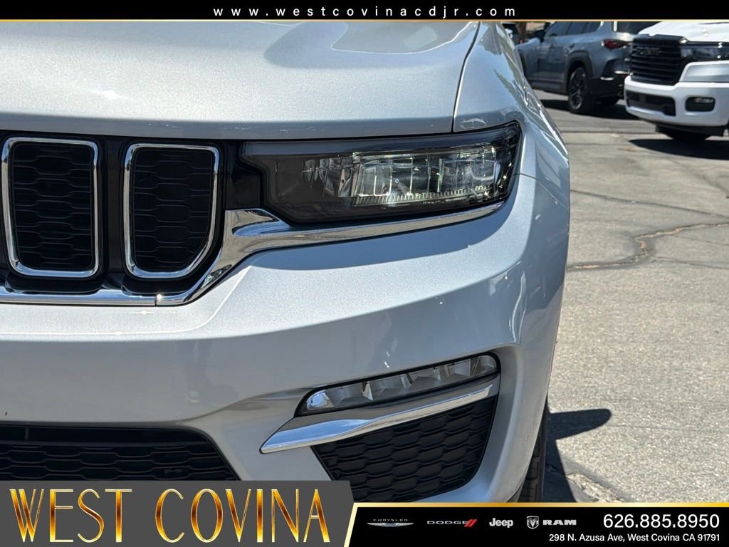 Used 2023 Silver Jeep Limited image 13