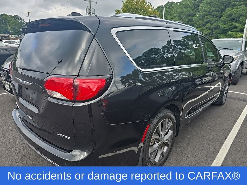 Used 2017 Black Chrysler Limited image 5