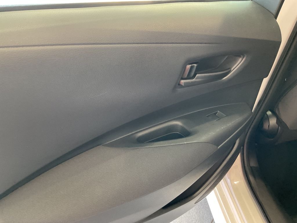 Used 2025 White Toyota LE image 27