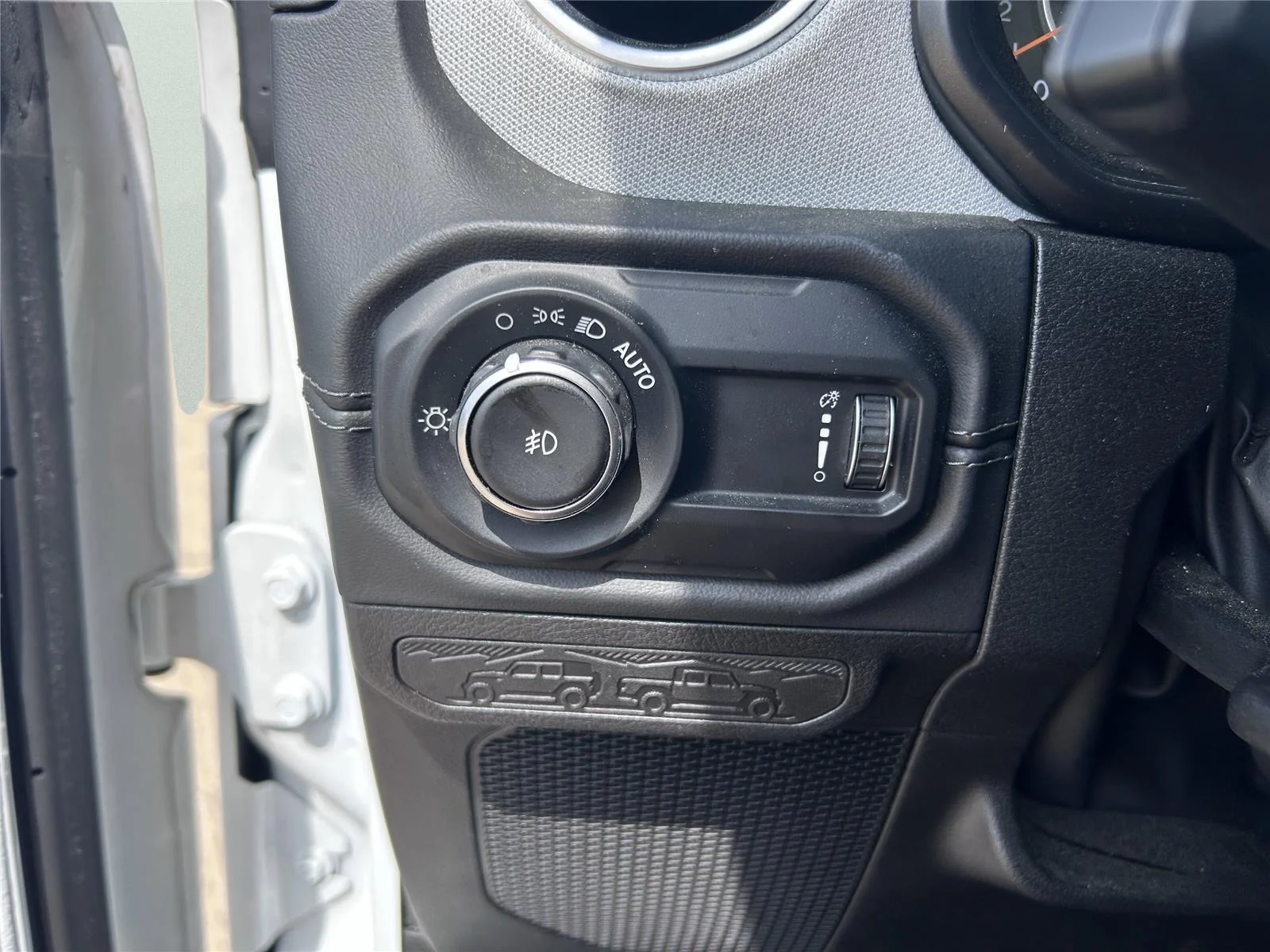 Used 2025 Bright White Clearcoat Jeep Sahara image 22