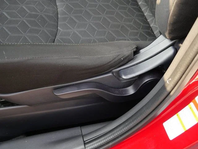 Used 2022 Red Mitsubishi 2.0 ES image 15