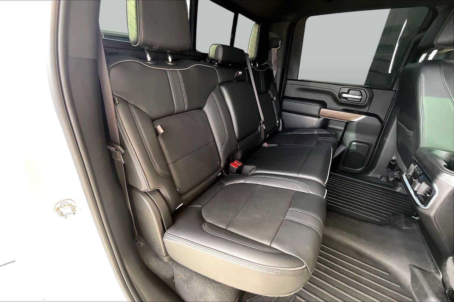 Used 2023 Iridescent Pearl Tricoat Chevrolet High Country image 18