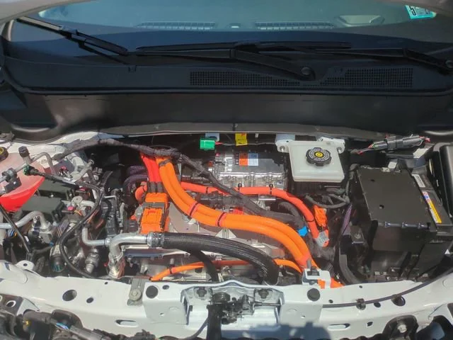 New 2027 Summit White Chevrolet LT image 31