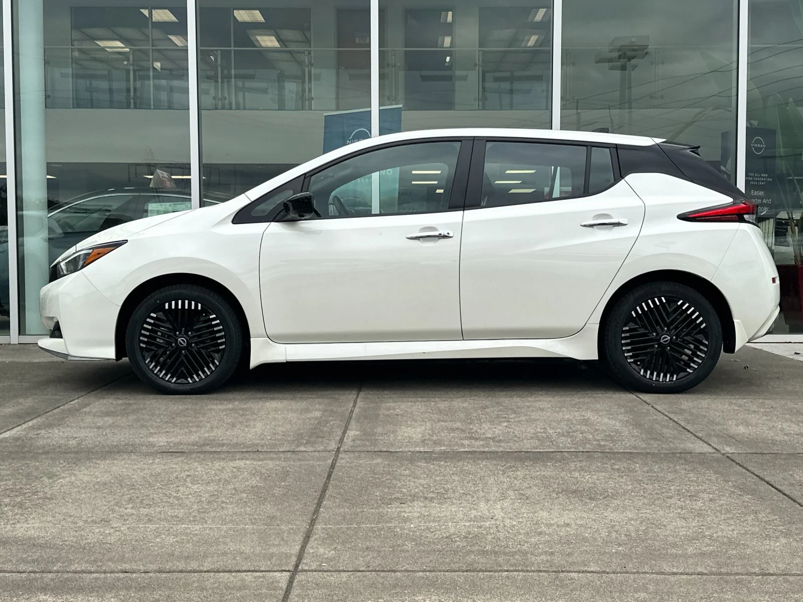 Used 2025 Super Black/Pearl White Nissan SV Plus image 6